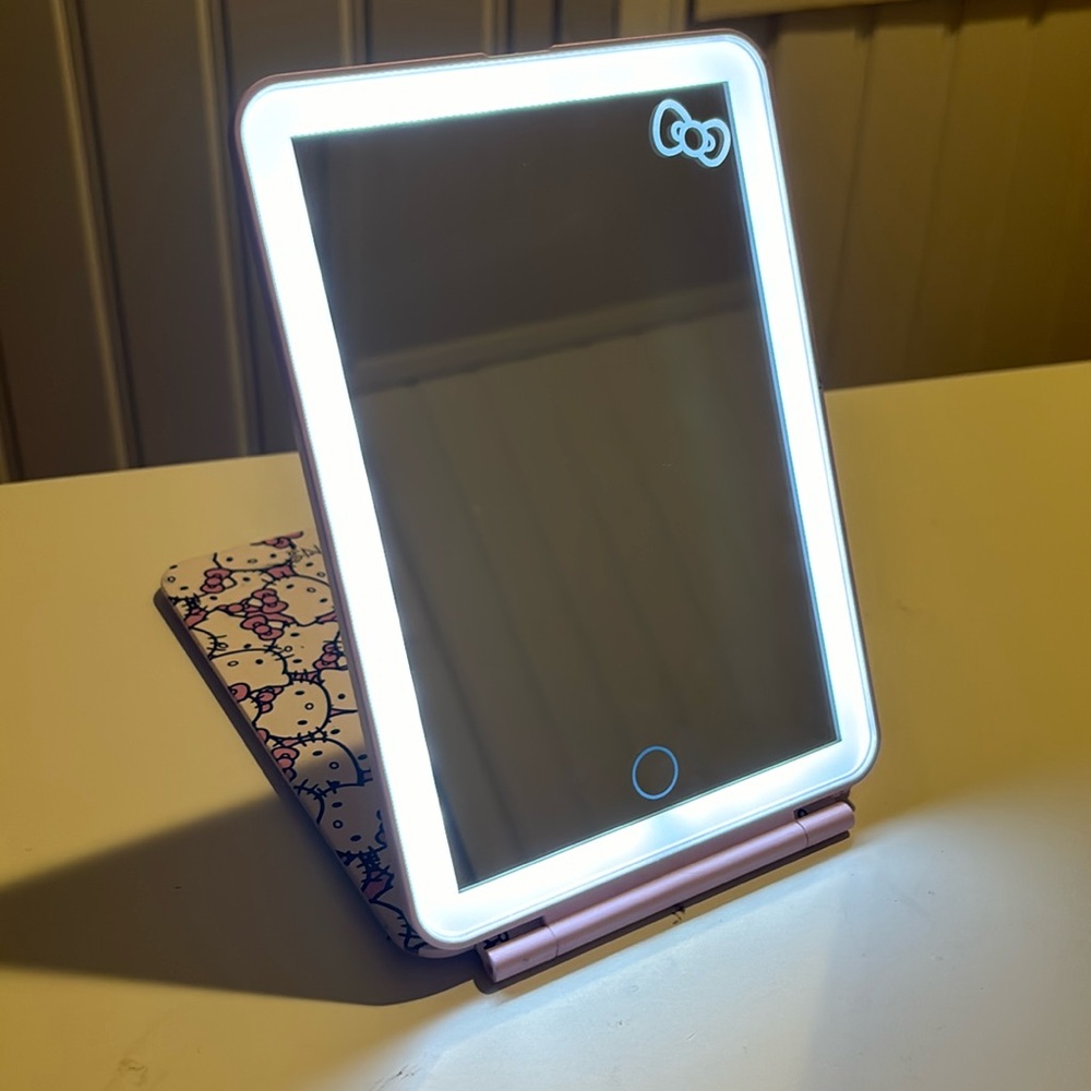 HELLO KITTY IMPRESSIONS MIRROR